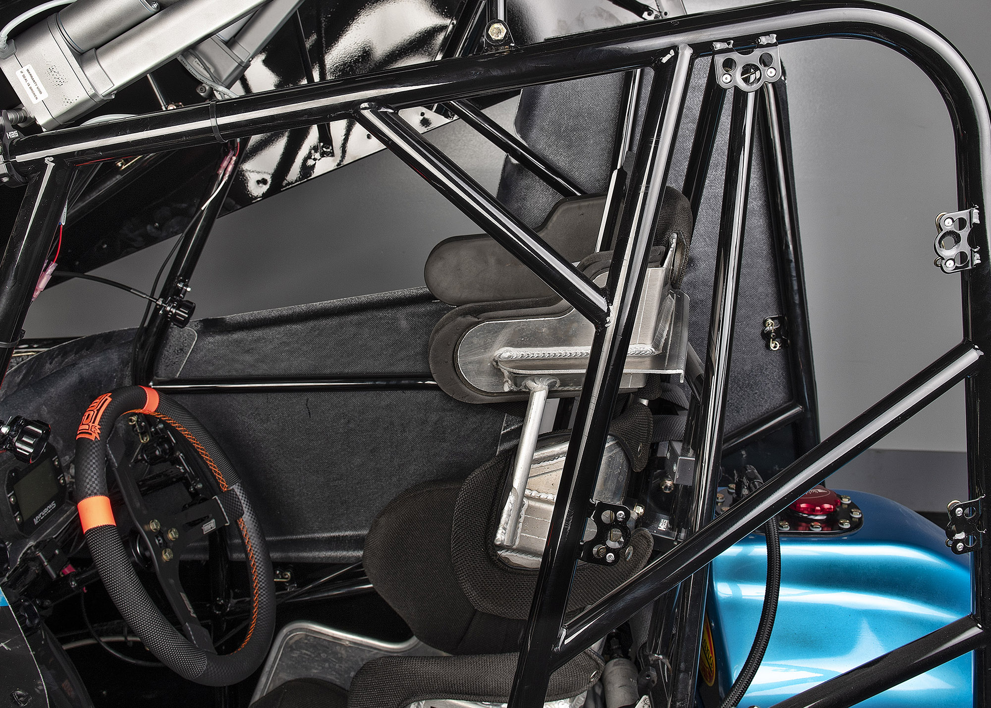 Introduced in 2019, cage gussets provide greater frame integrity. We recommend all Hyper Chassis get updated with these.